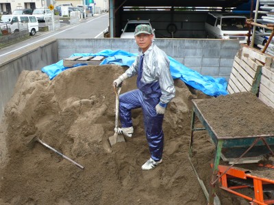 『左官修行』の斉藤さんも何度も挑戦し、左官力を培っています。