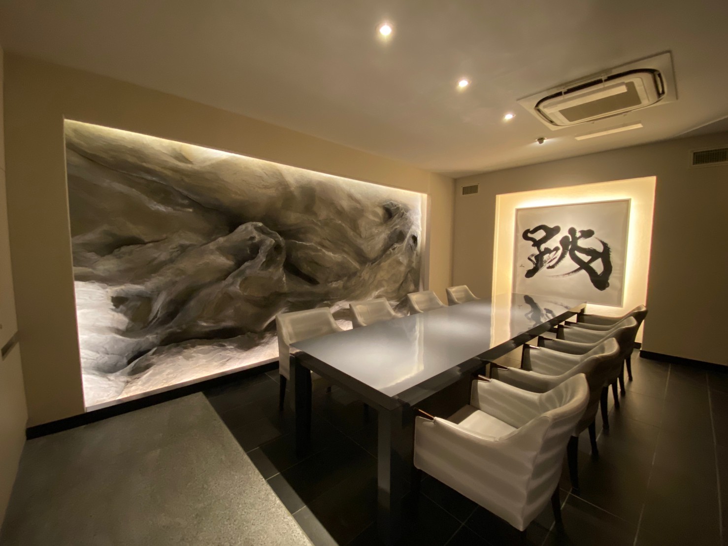 モルタル造形による擬岩・擬石でうまれかわった店舗 | 左官事例 | 熟練