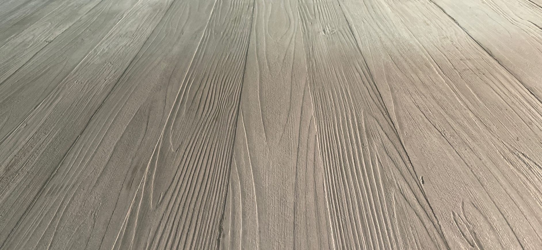 左官で表現 杉板コンクリート調 | BLOG | 熟練の技術でスイス漆喰の