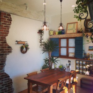 ショールームは壁・天井がスイス漆喰