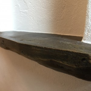 住宅玄関・スイス漆喰の壁と造形のニッチ