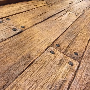 枕木調のモルタル造形