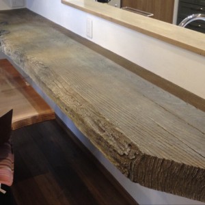 擬木のカウンター