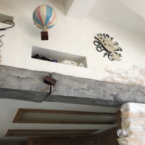 石調造形によるカフェの見せ梁