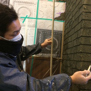 レンガ調のモルタル造形制作中