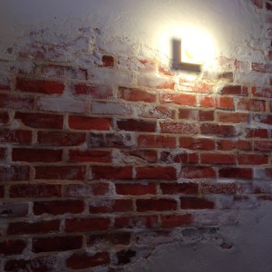 スイス漆喰+赤レンガ調のモルタル造形