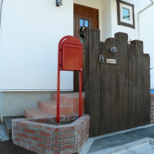 擬木による枕木フェンス